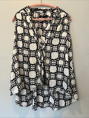 Sleeveless Black & White Circle-Print Tie-Front Blouse